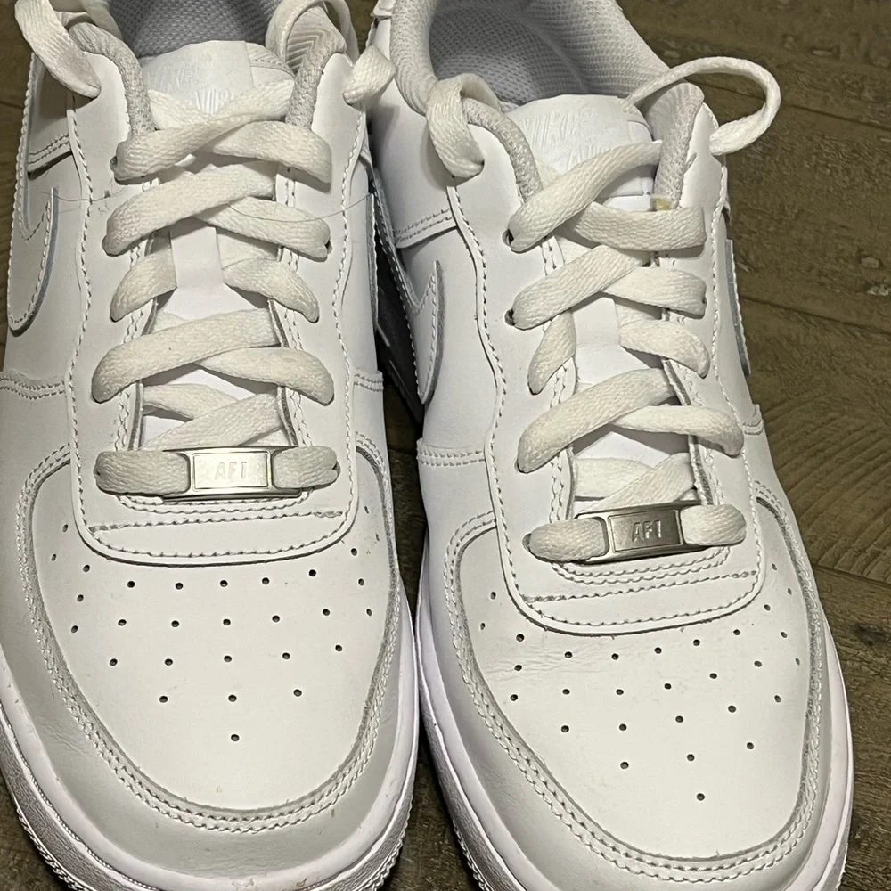 White Nike Air Force One - Picture 3 of 5